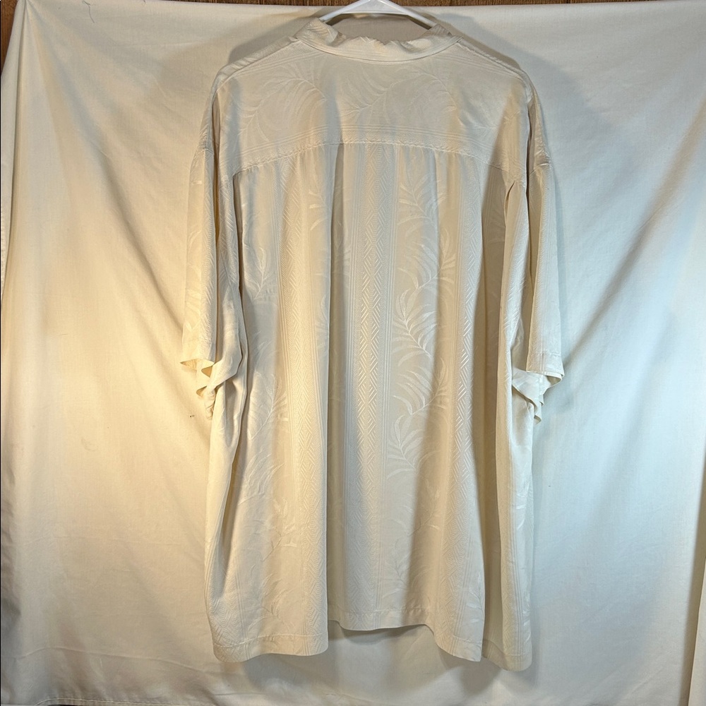 Tommy Bahama Men’s Cream Short Sleeve Shirt - Picture 2 of 4